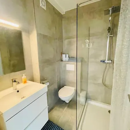 Large 1 Bedroom In Center With Terrace & Parking -67b *